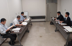 中国地方整備局(写真左側)と日建協(写真右側)