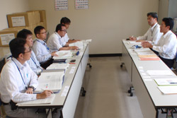 中部地方整備局(写真左側)と 日建協(写真右側)