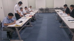 九州地方整備局(写真左側)と 日建協(写真右側)