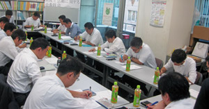 第1回会議では、財政と活動の現状を確認し、今後の見直しの方向性について討議しました。