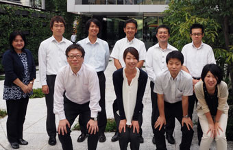 後列左から 加村さん、一井書記長、米澤副委員長、 谷村委員長、坂本副委員長、松岡副書記長 前列左から 若柳執行委員、名田執行委員、村山執行委員、 青柳執行委員